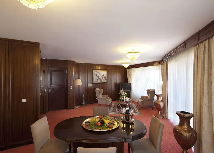 酒店 Dedeman Cappadocia Convention Centre 内夫谢希尔